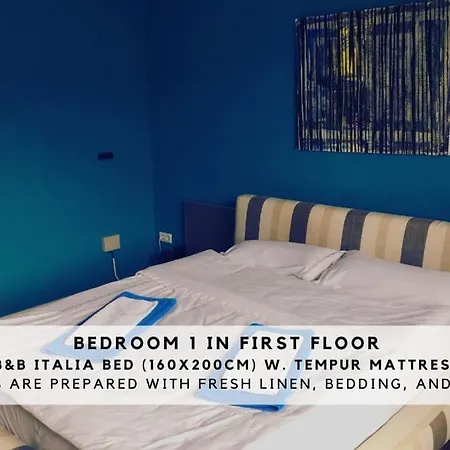 Townhouse With Garden, Terrace & Balcony برلين