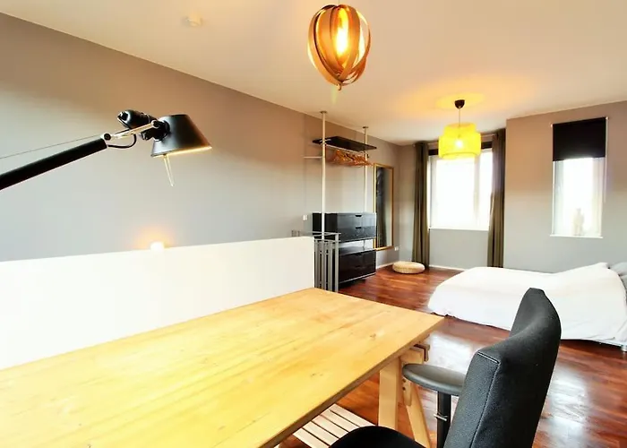 Townhouse With Garden, Terrace & Balcony بيت للعطل برلين