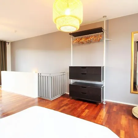 펜션 Townhouse With Garden, Terrace & Balcony *